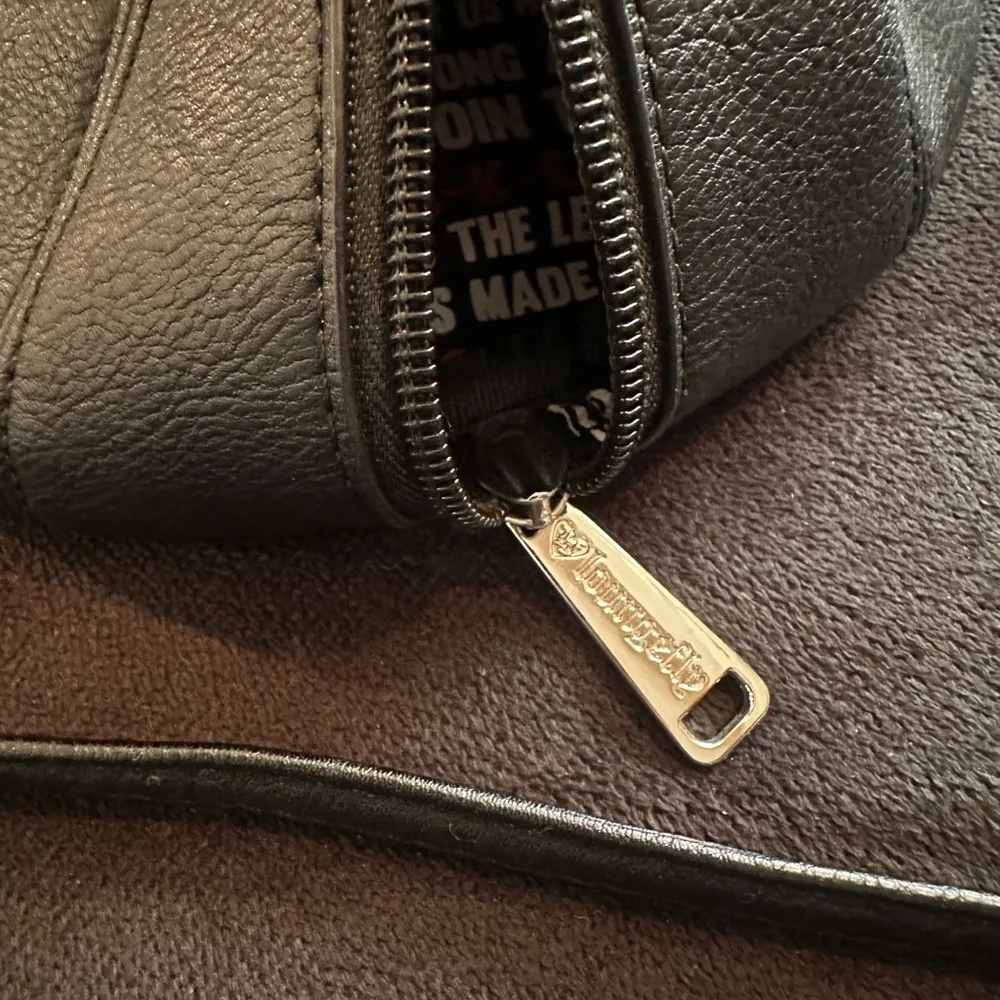 Loungefly Heart Logo Disney Parks Mickey Ears Mouseketeer Black 3d Novelty Bag - Picture 4 of 5